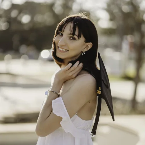 Elena Hauf Pisoni Headshot