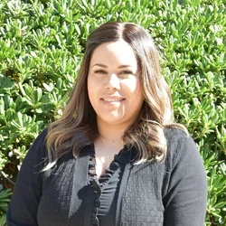 Justine Robles Headshot